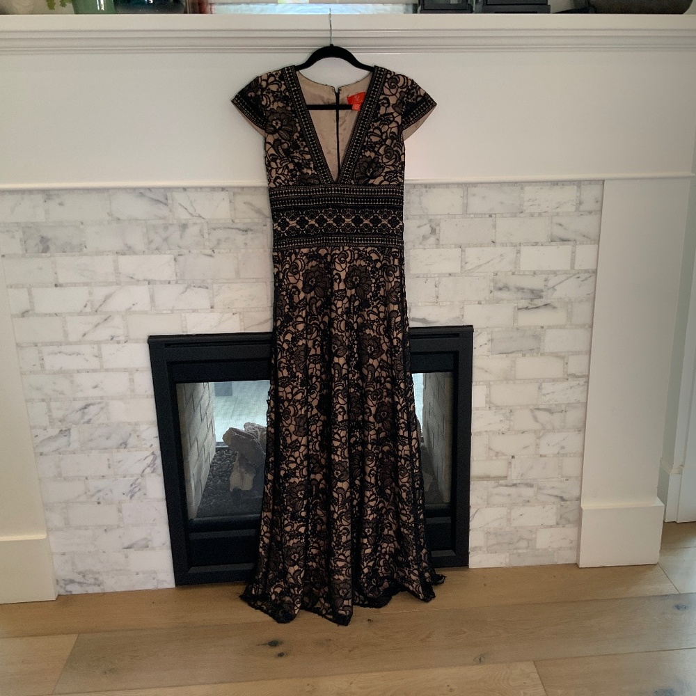 Monique Lhuillier gown formal dress black florallace overlay couture plunge neck - Picture 10 of 16